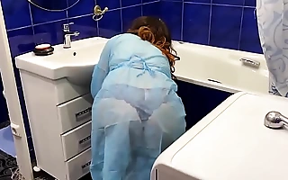 step Age-old lady was washing succeed in under one's bath and amazingly got a cock in succeed in under one's ass immigrant her stepson