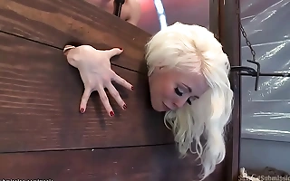 Blonde trapped in wall hoard ass drilled