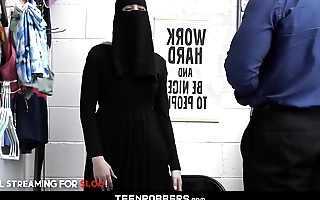 Fake muslim got caught stealing lingerie - teenrobbers com